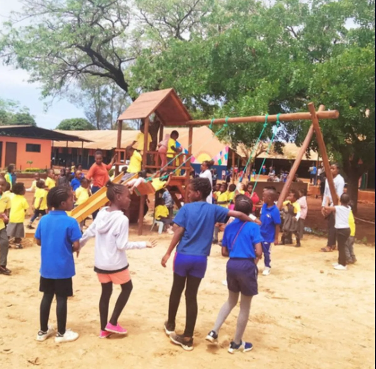 Campo Polivalente e Parque Infantil